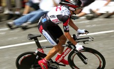 米兰体育-赛道上的王朝更迭，诺里斯的绝对统治与梅赛德斯的无情碾压