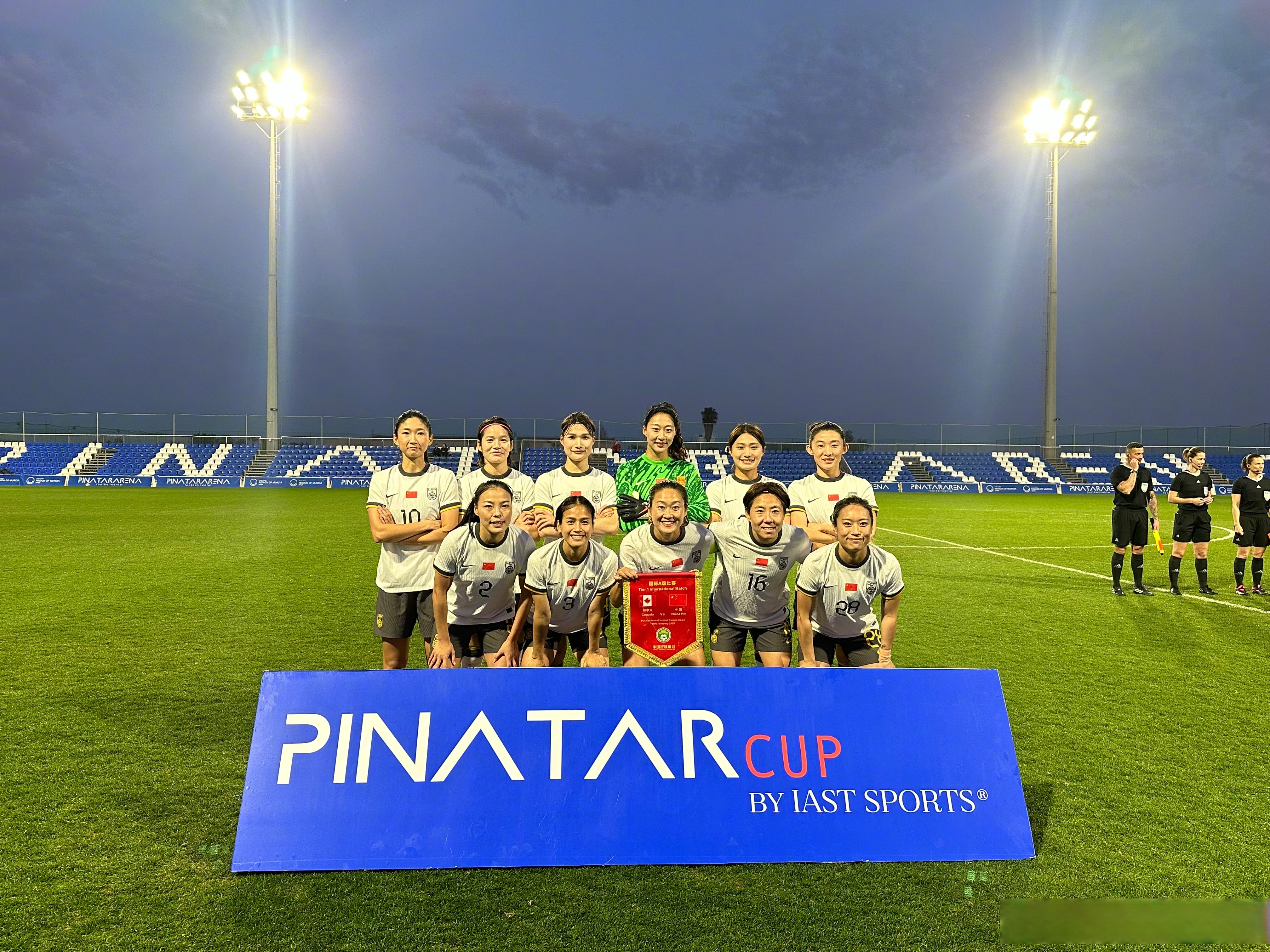 包含加拿大足球传奇将在中国参与儿童足球培训活动的词条