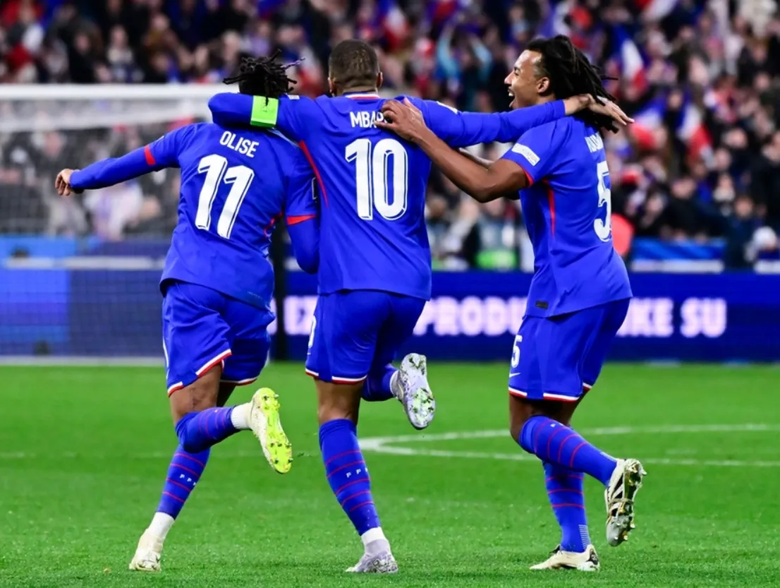 足球场上的豪情壮志，欧国联比赛勇夺先机的简单介绍