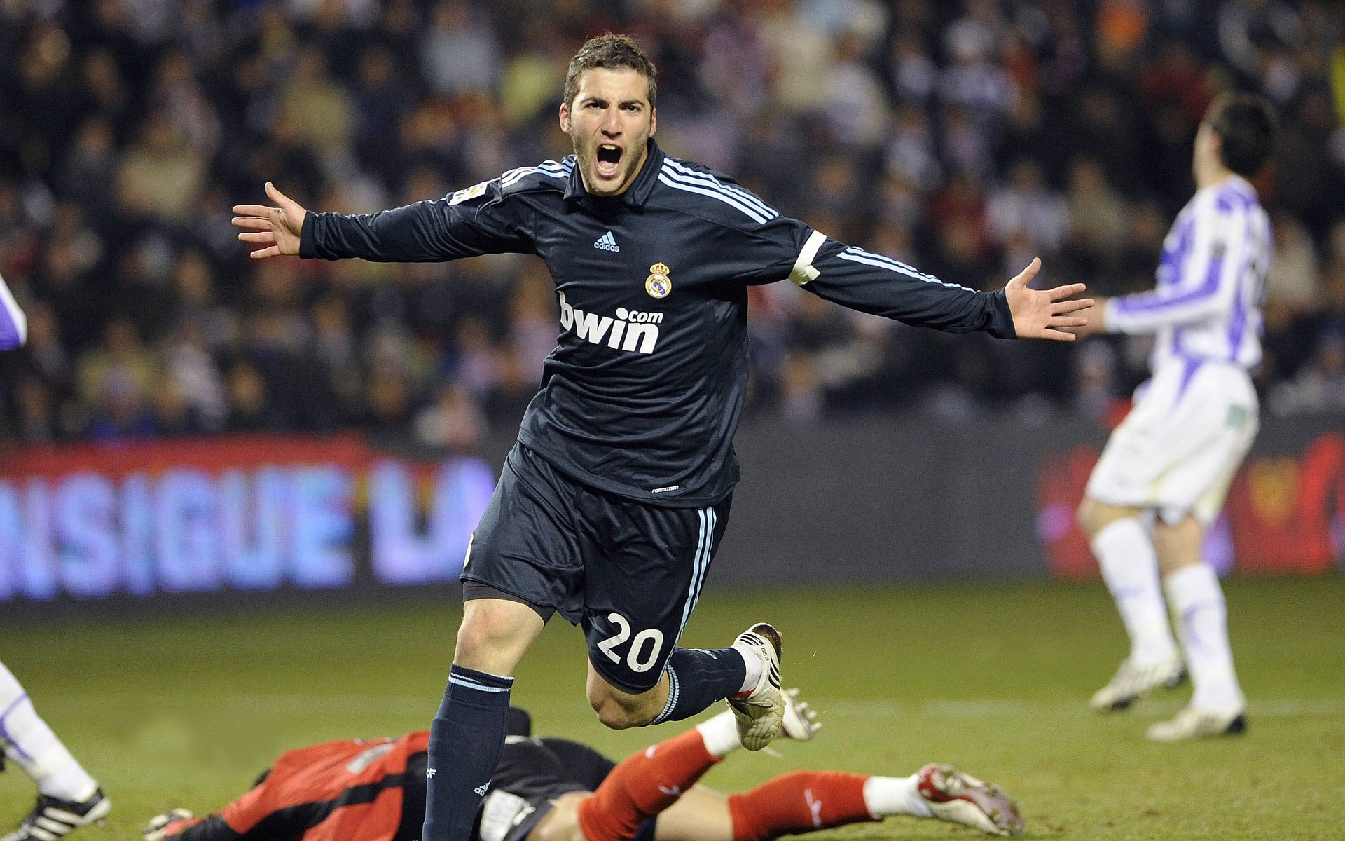 北非雄鹰对决黑白军团，萨卡关键时刻的破局者宣言